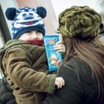 Die Freude und Dankbarkeit der Menschen, die die Päckchen oft schon sehnlichst erwarten, ist unvorstellbar. Foto: Steffi Lindemann Johanniter